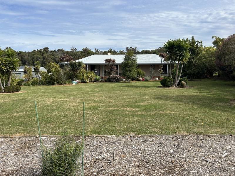 9 NAUTA TERRACE, Mallacoota, VIC 3892 Australia