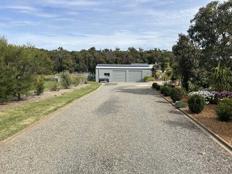 9 NAUTA TERRACE, Mallacoota, VIC 3892 Australia